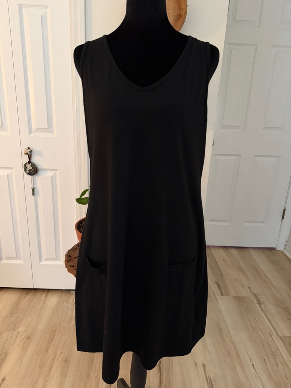 Sleeveless Black V-Neck Midi Dress with Front Pockets